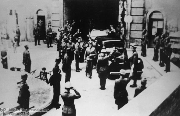 SS-Einheiten besetzen die Zentrale der Verschwörung gegen Hitler (21. Juli 1944)
